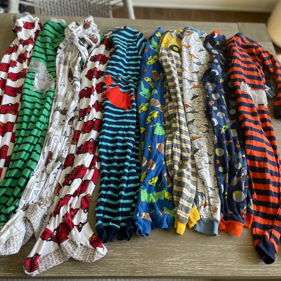 Bundle of 10 PJs / sleep n play (toddler 3T), one piece zip-ups / footies